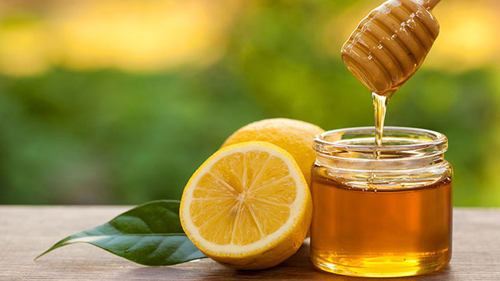 Dùng mật ong - chanh điều trị viêm họng tại nhà