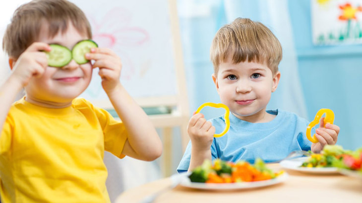 Chế độ ăn uống khoa học, đa dạng và nhiều dưỡng chất giúp trẻ tăng sức đề kháng, ngăn ngừa bệnh tật
