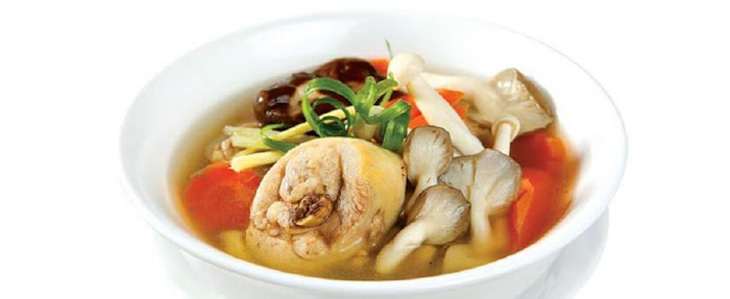 Canh gà nấu rau củ 