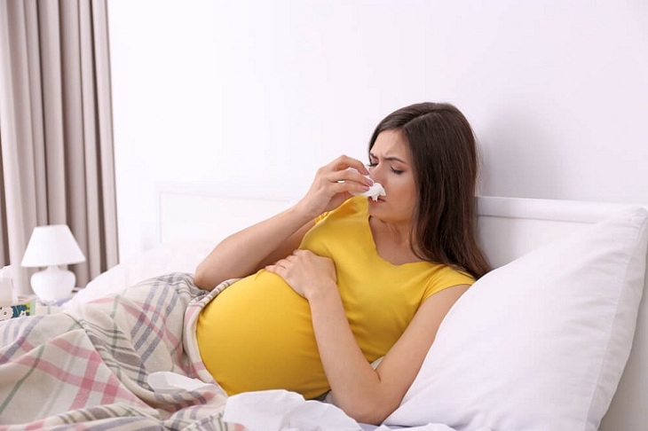 Bị viêm mũi khi mang thai có ảnh hưởng gián tiếp đến sự phát triển của thai nhi