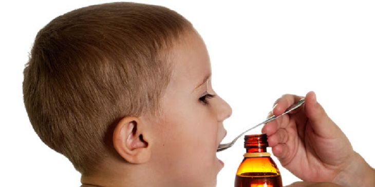Sử dụng thuốc giảm đau để cắt cơn đau đầu cho trẻ