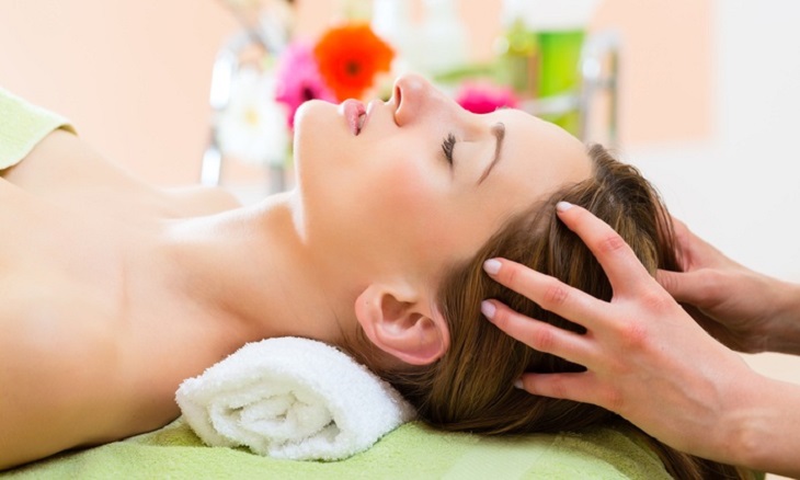 Người bệnh cũng có thể giảm các cơn đau đầu thông qua phương pháp massage
