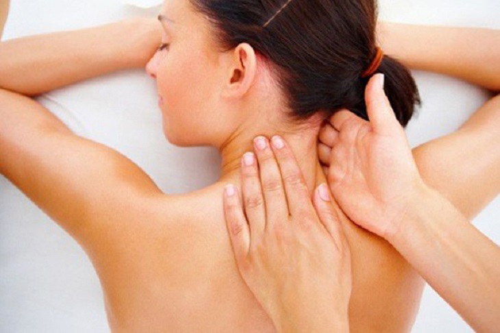 Bạn nên thực hiện massage cổ khoảng 10 phút/ngày