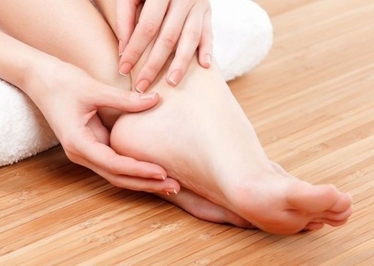 Thiếu chất dinh dưỡng và hoạt động sai tư thế cũng là một trong những nguyên nhân gây tê chân tay