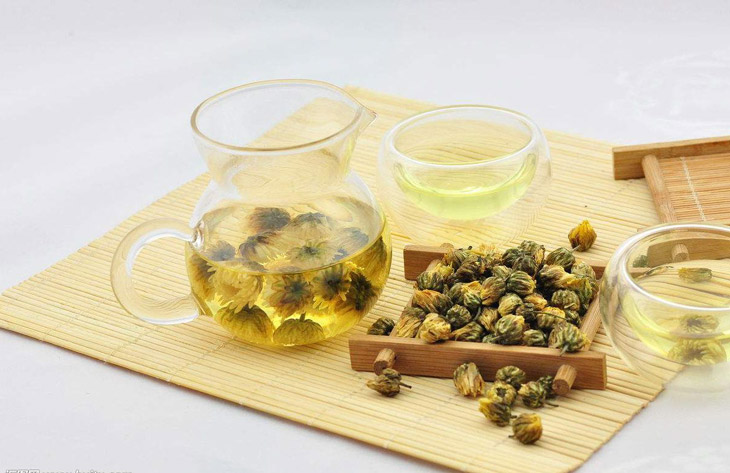 Uống các loại trà thảo mộc cũng không thể xoa dịu tình trạng viêm họng