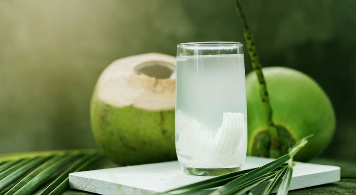 Nước dừa cung cấp nhiều khoáng chất và vitamin cho cơ thể