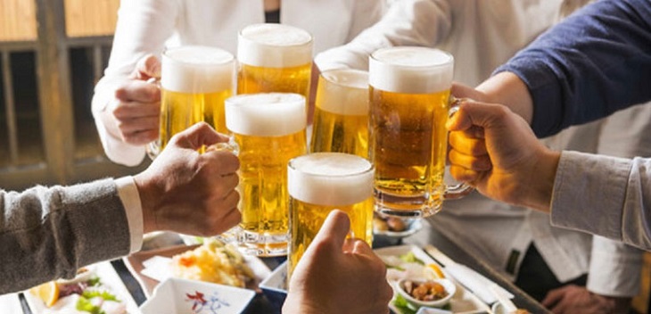 Không nên uống bia quá nhiều khi ăn các món chế biến từ mực