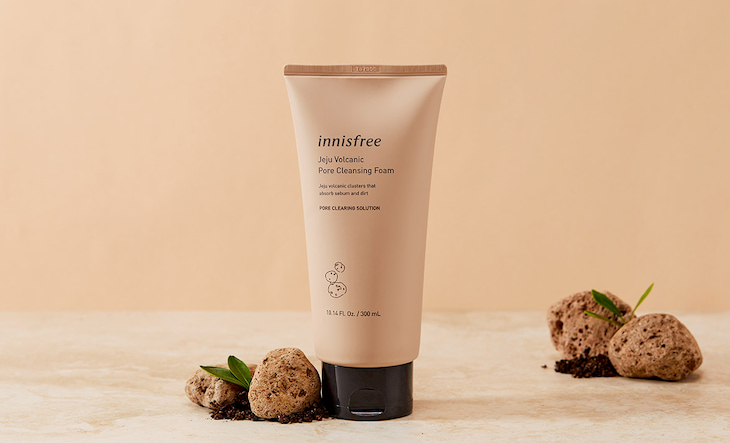 Sửa rửa mặt Innisfree JeJu Volcanic Pore Cleansing Foam từ vụn tro núi lửa