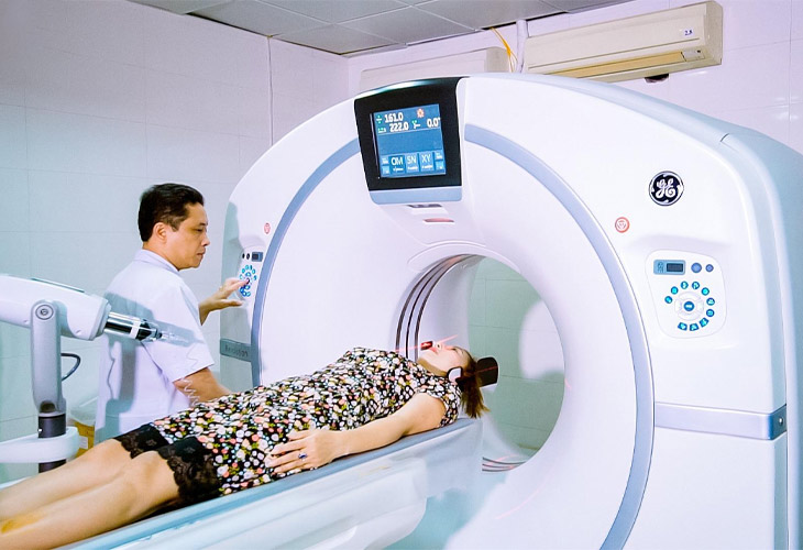 Chụp CT được chỉ định trong trường hợp nghi ngờ các biến chứng nặng