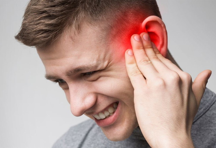 Người bệnh nên đi khám khi thấy có dấu hiệu đau tai, suy giảm thính lực