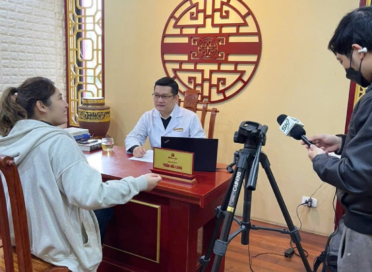 Các bác sĩ chuyên khoa tiến hành các buổi trao đổi, chia sẻ để lan tỏa kiến thức đến cộng đồng